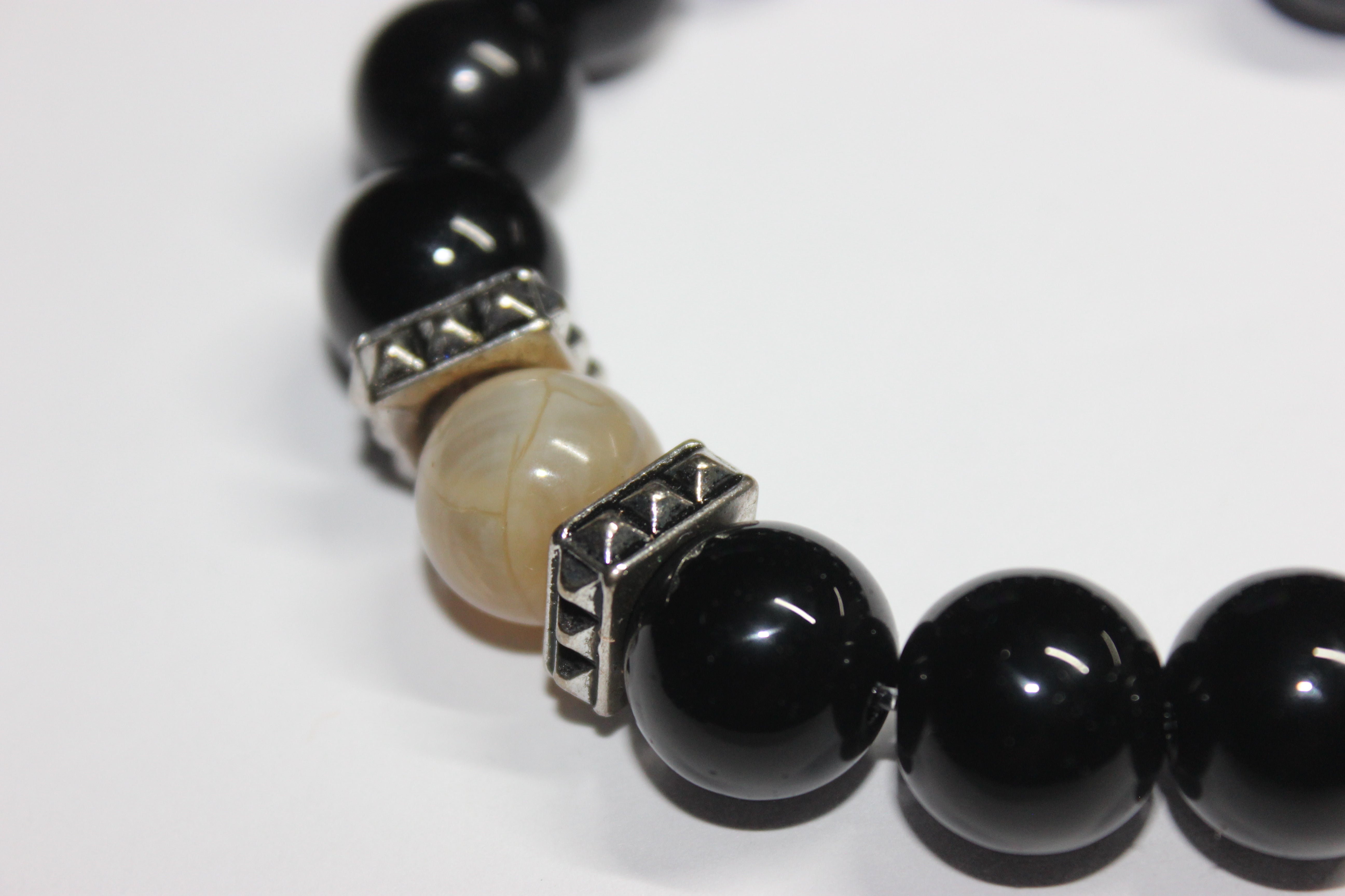 Midriè Black Beaded Bracelet