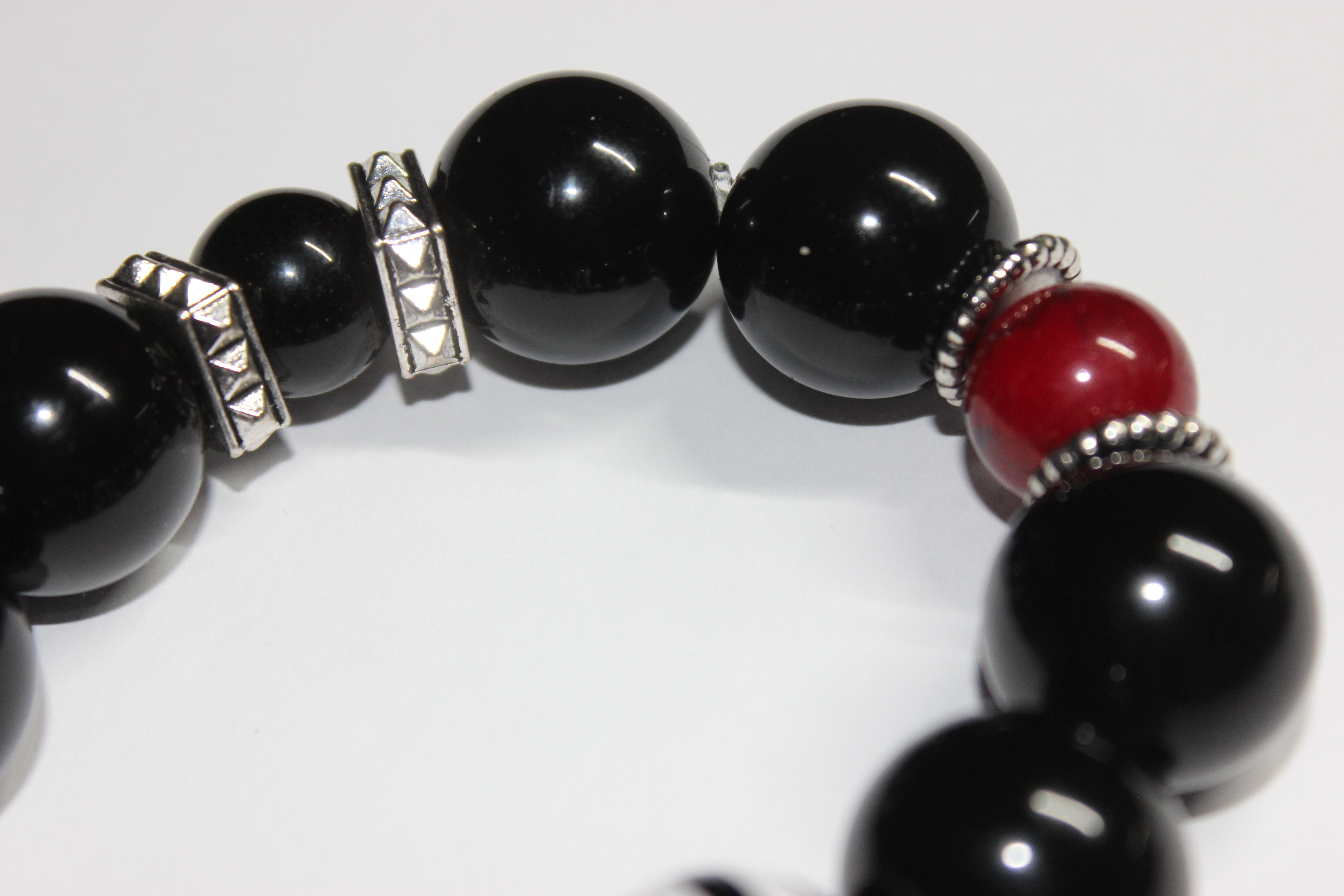 Black Red & White Large Beaded Bracelet