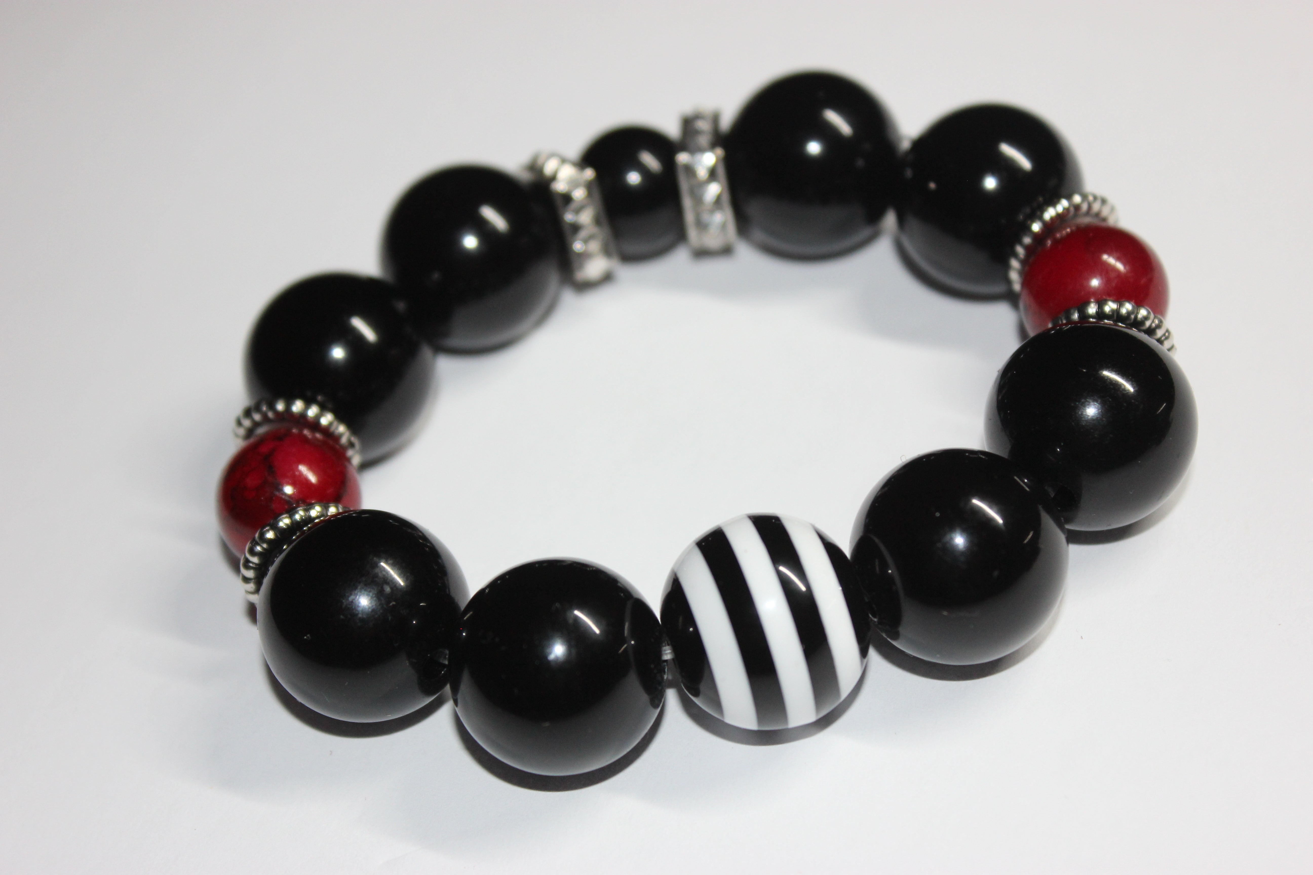 Black Red & White Large Beaded Bracelet