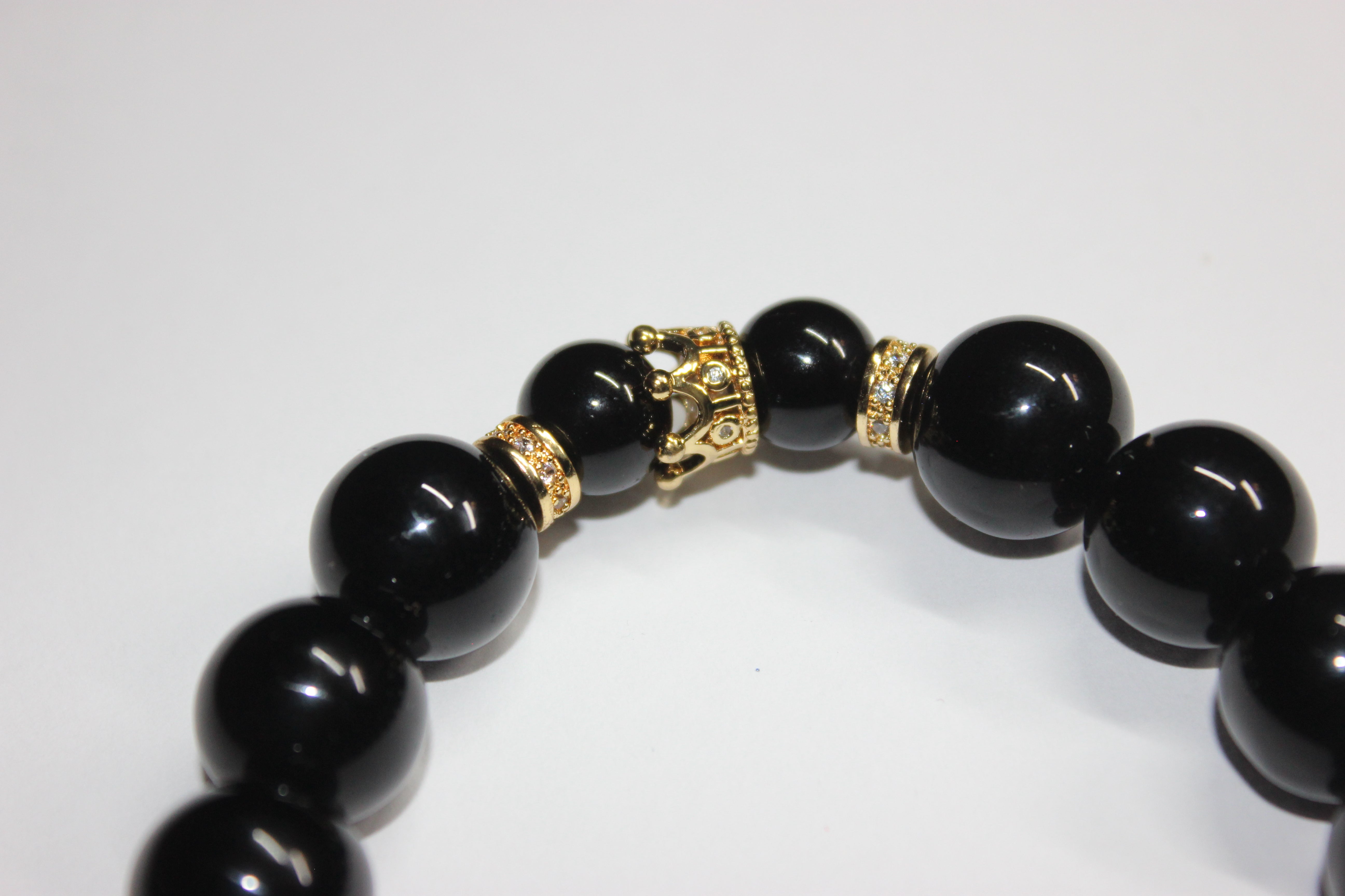 💪🏽 MENSWEAR 💪🏽  Black & Gold Crown Charm Bracelet
