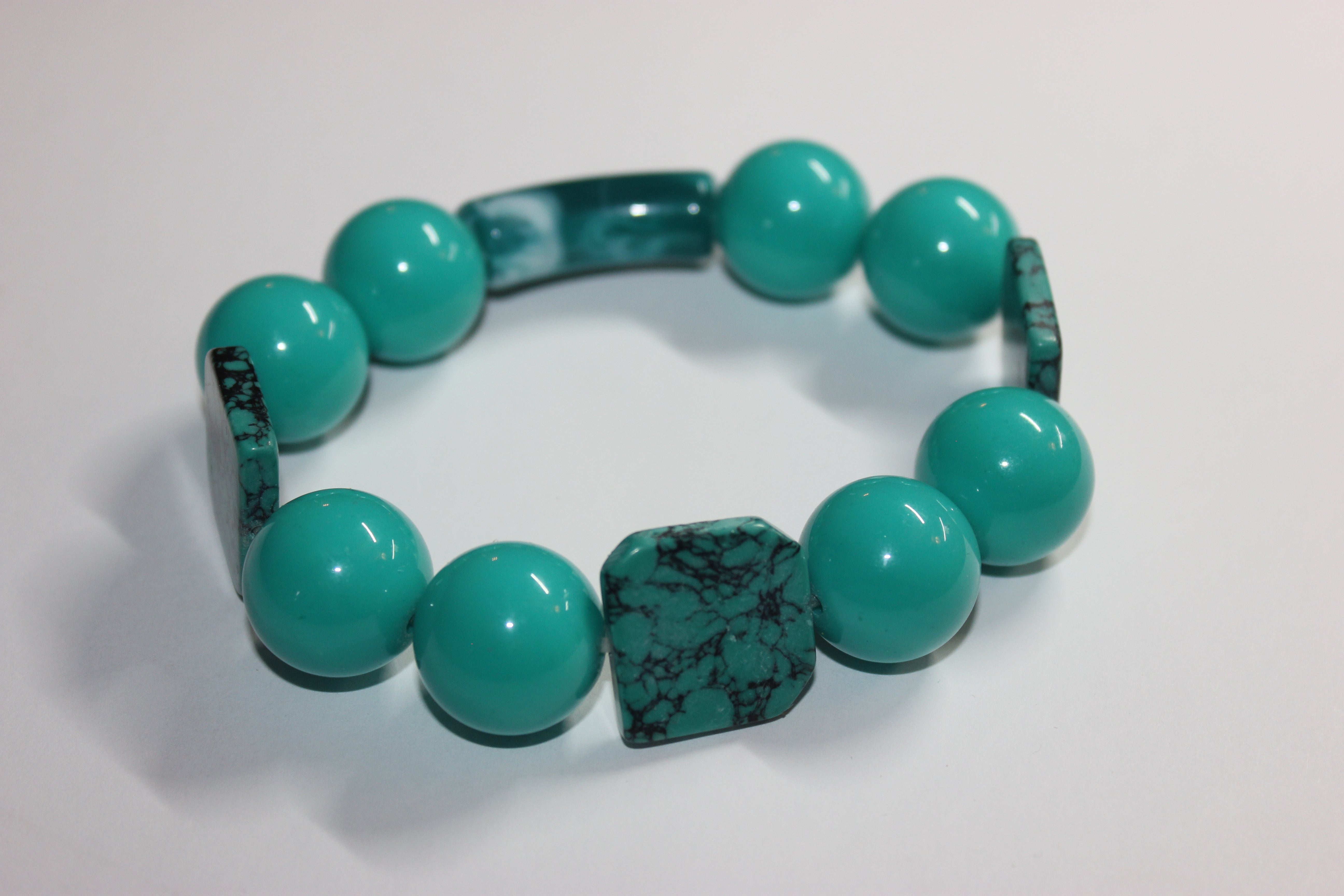 💪🏽Shades Of Turquoise Large Beaded Bracelet