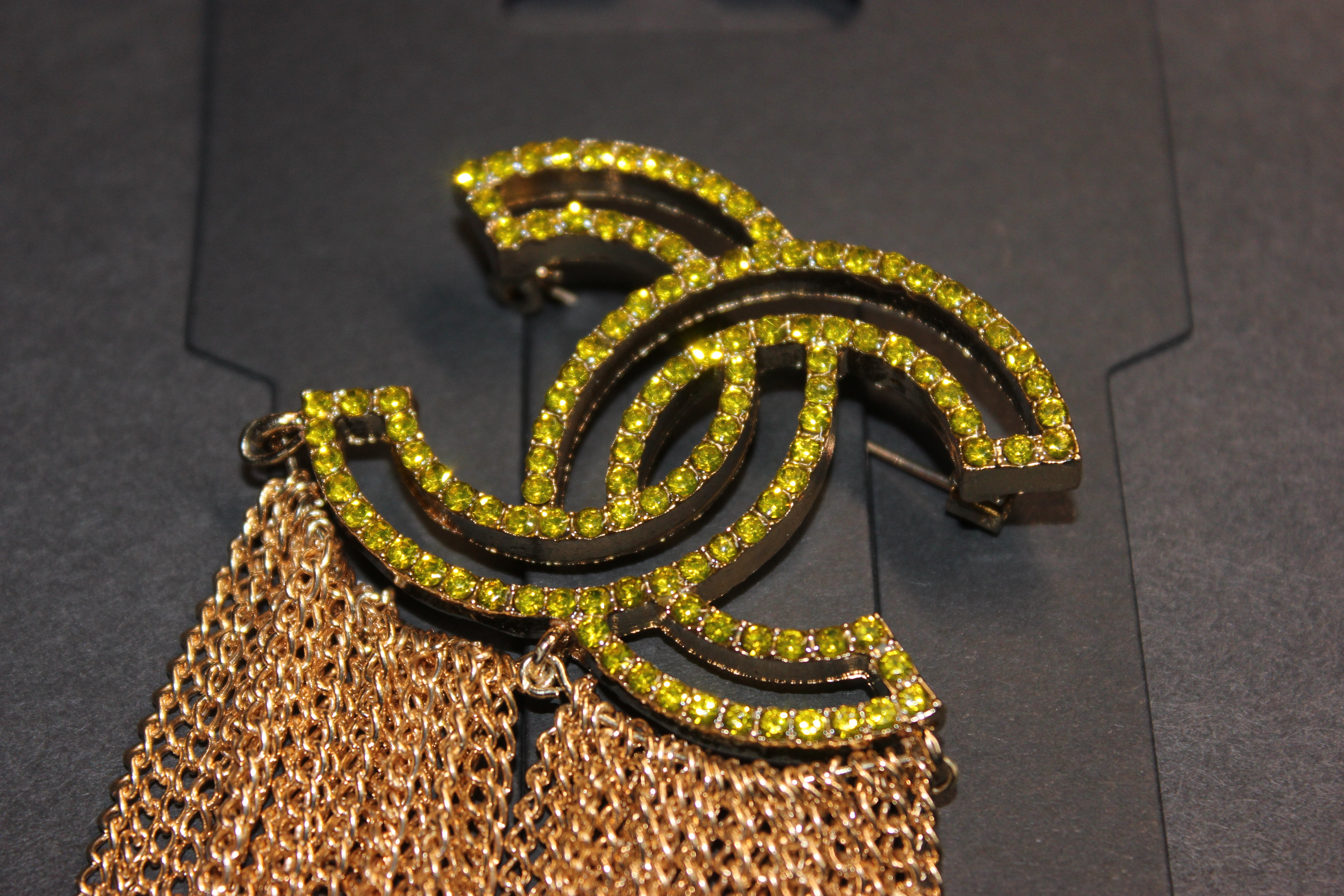 Yellow & Gold Chain Brooch Pin