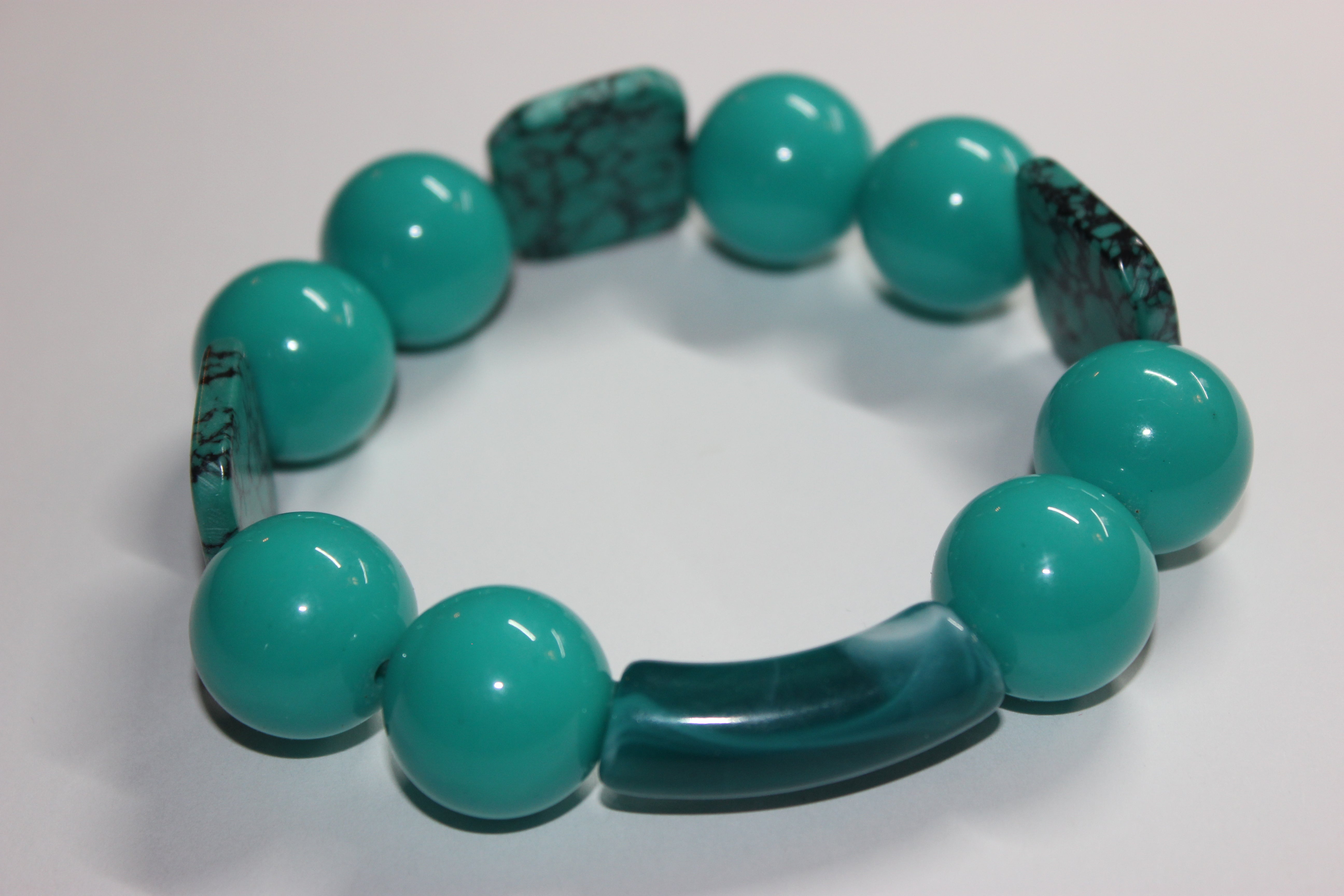 💪🏽Shades Of Turquoise Large Beaded Bracelet