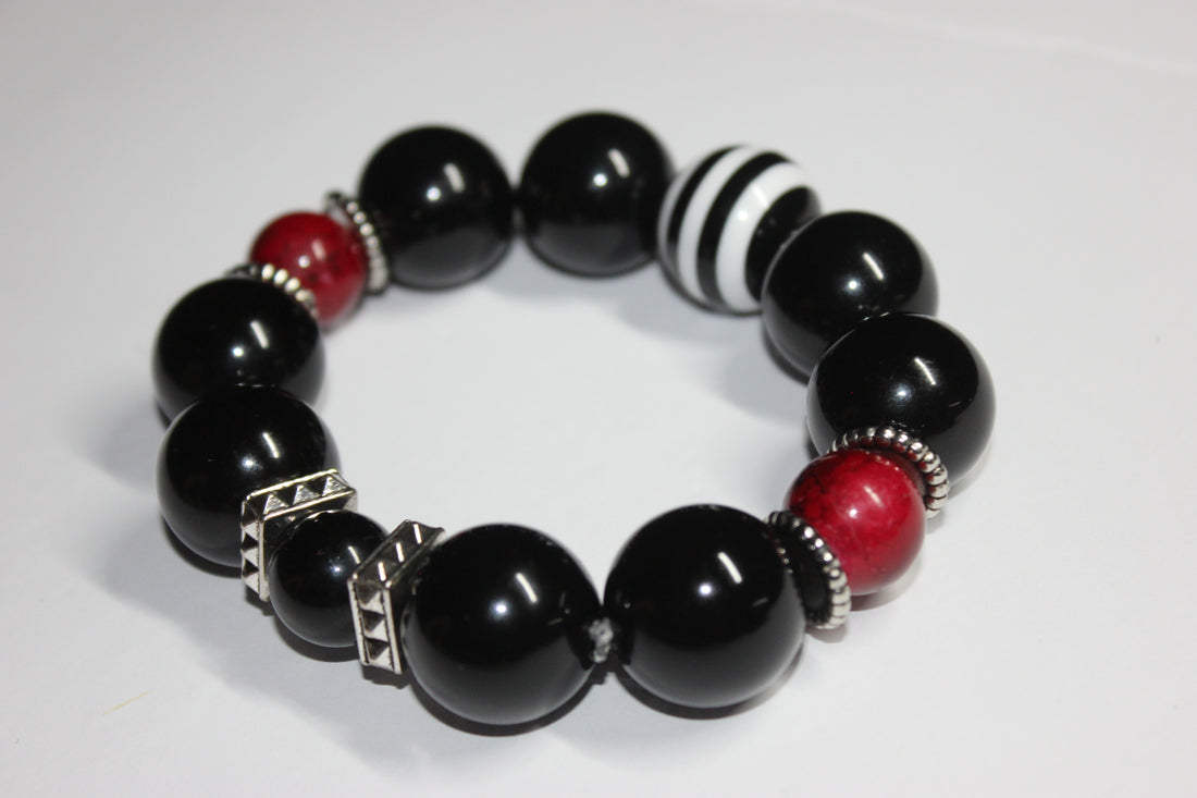 Black Red & White Large Beaded Bracelet