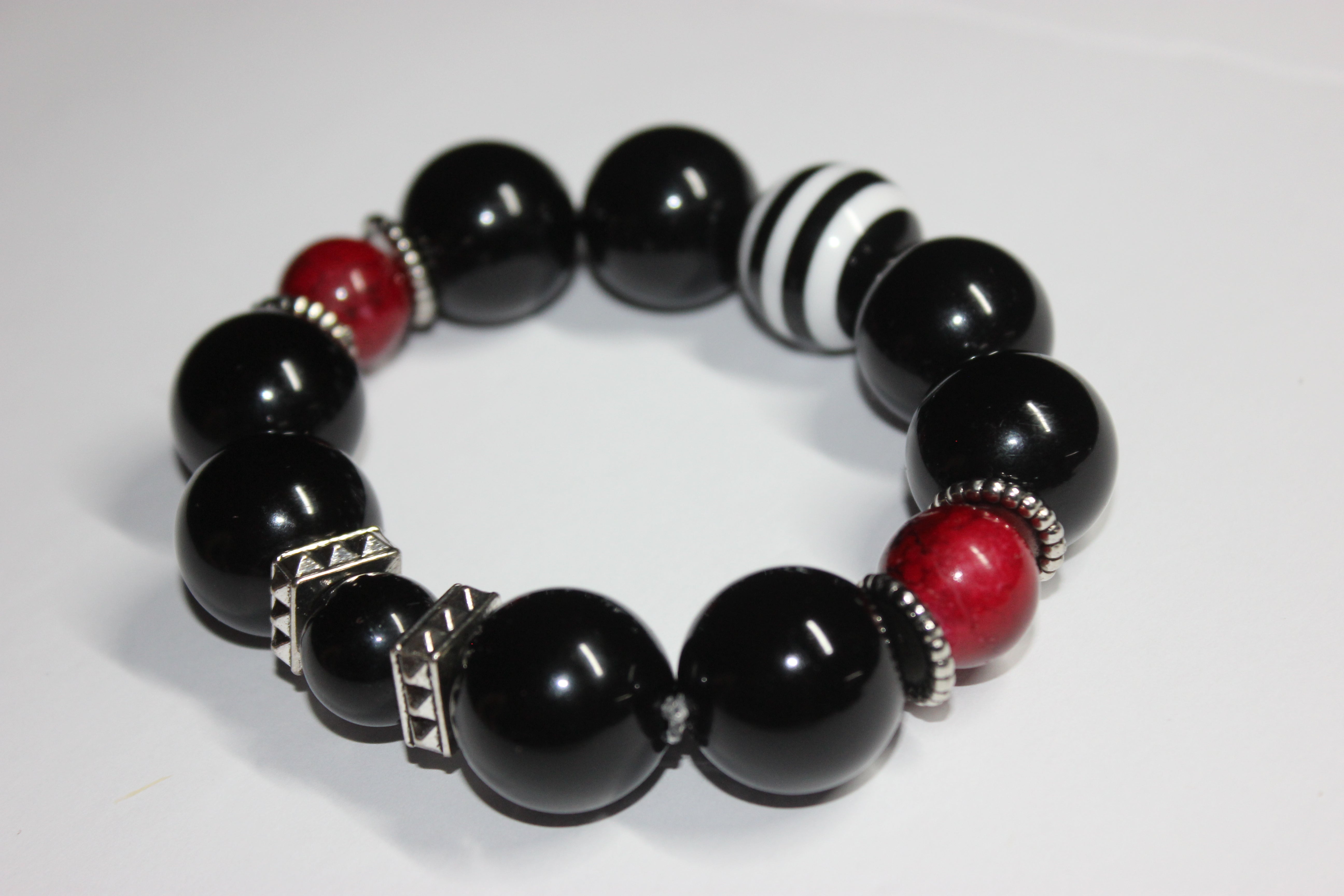Black Red & White Large Beaded Bracelet