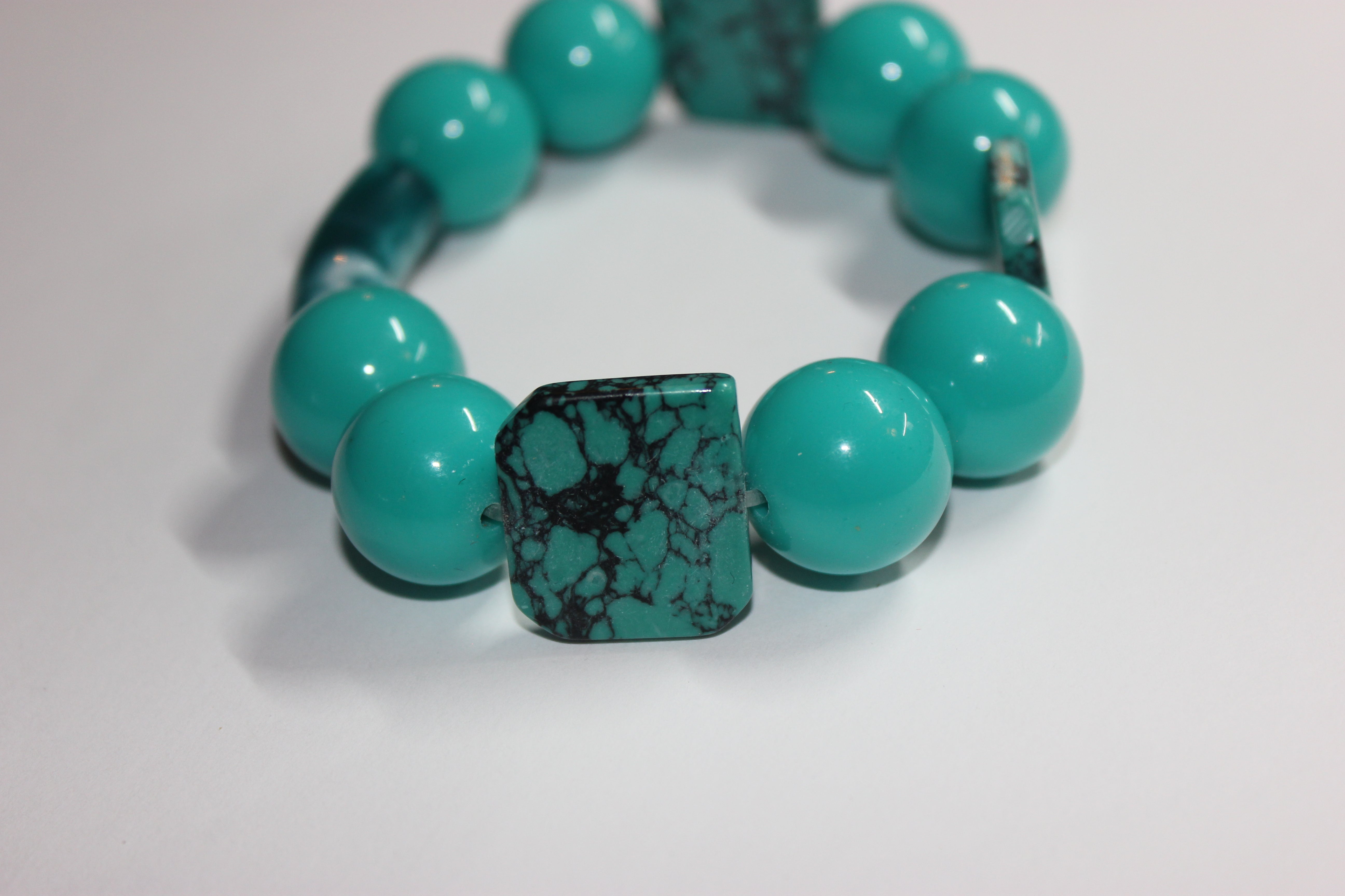 💪🏽Shades Of Turquoise Large Beaded Bracelet