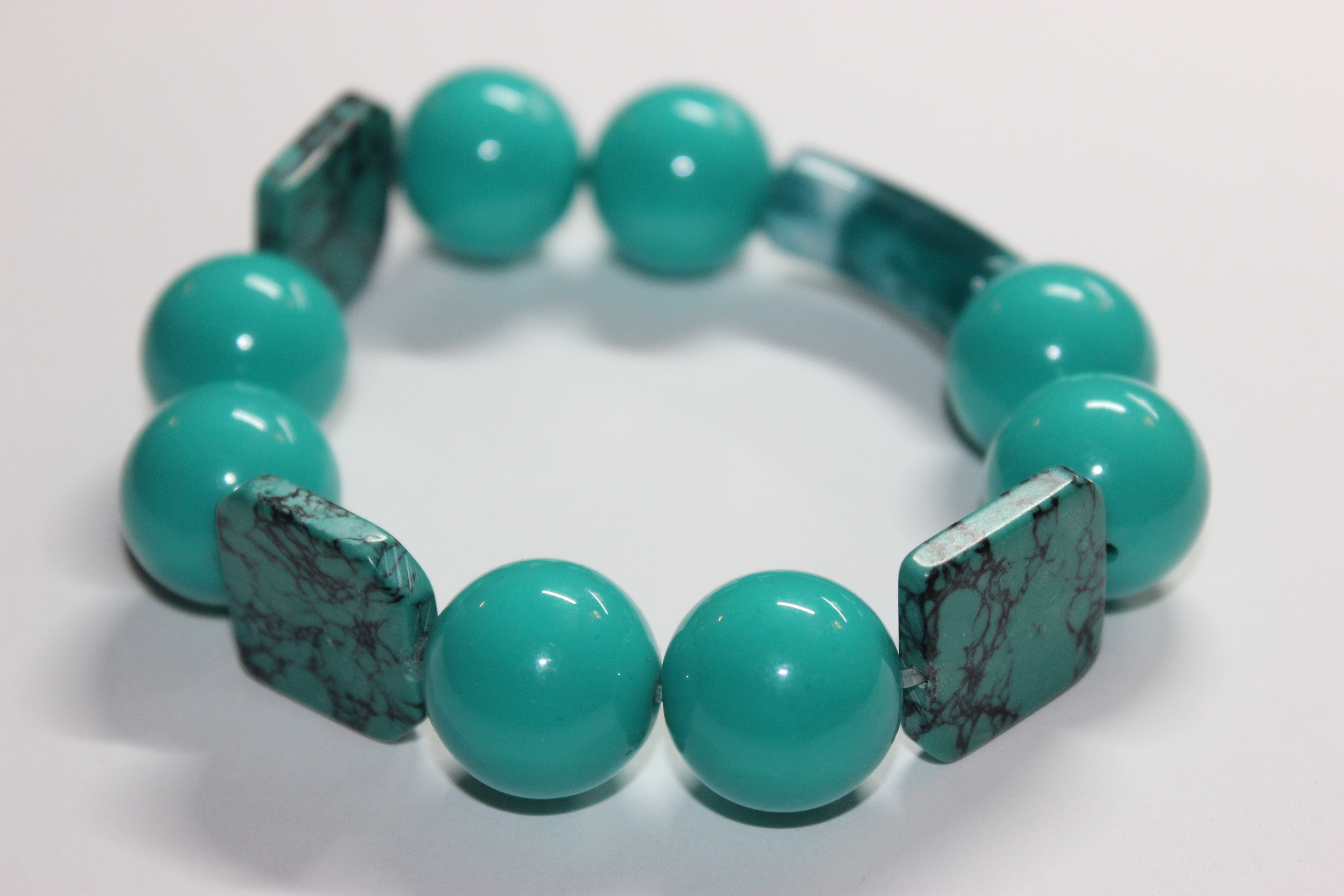 💪🏽Shades Of Turquoise Large Beaded Bracelet