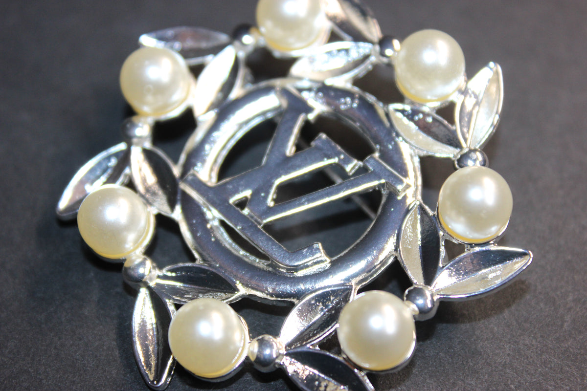 Pearl & Silver Brooch Pin