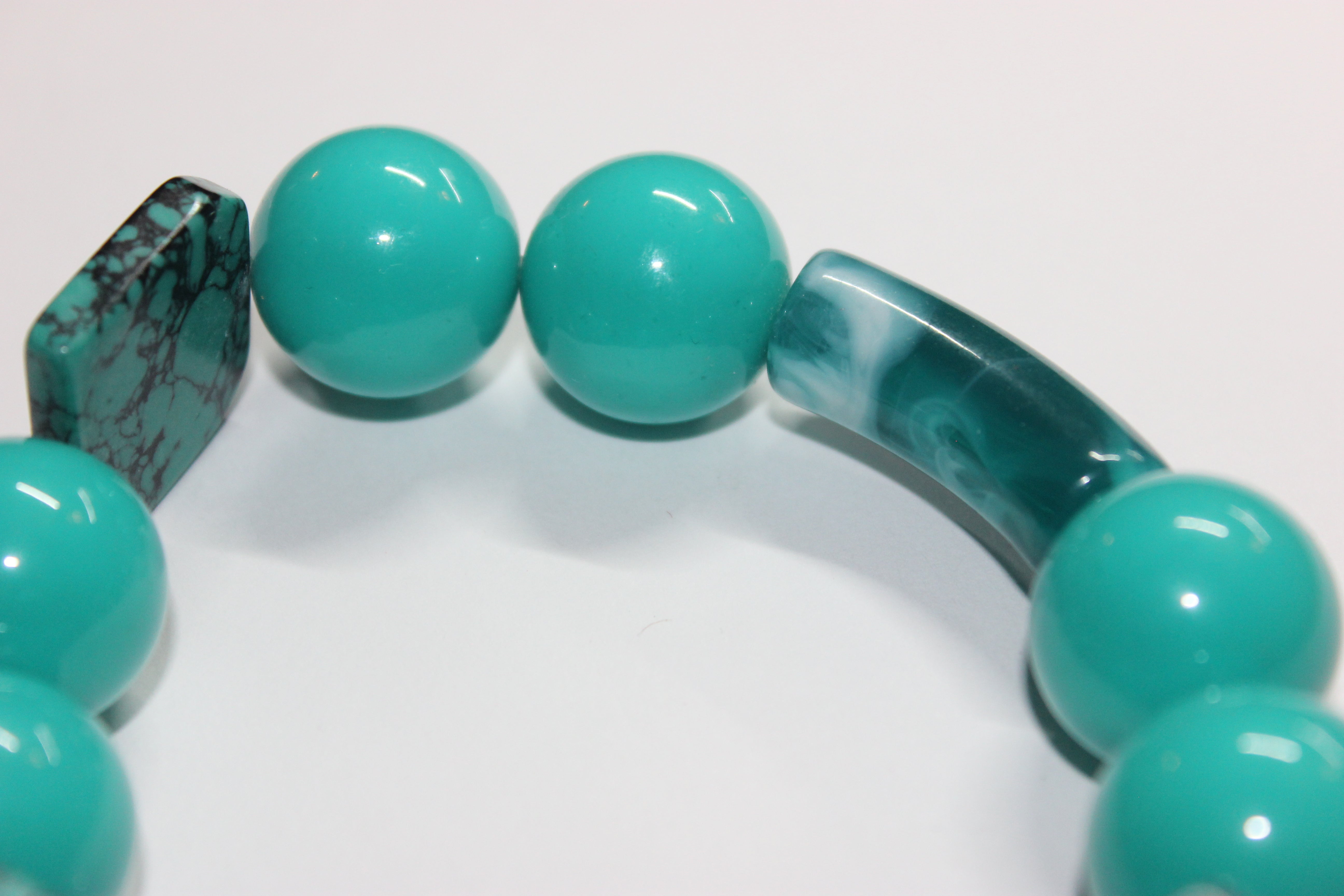 💪🏽Shades Of Turquoise Large Beaded Bracelet
