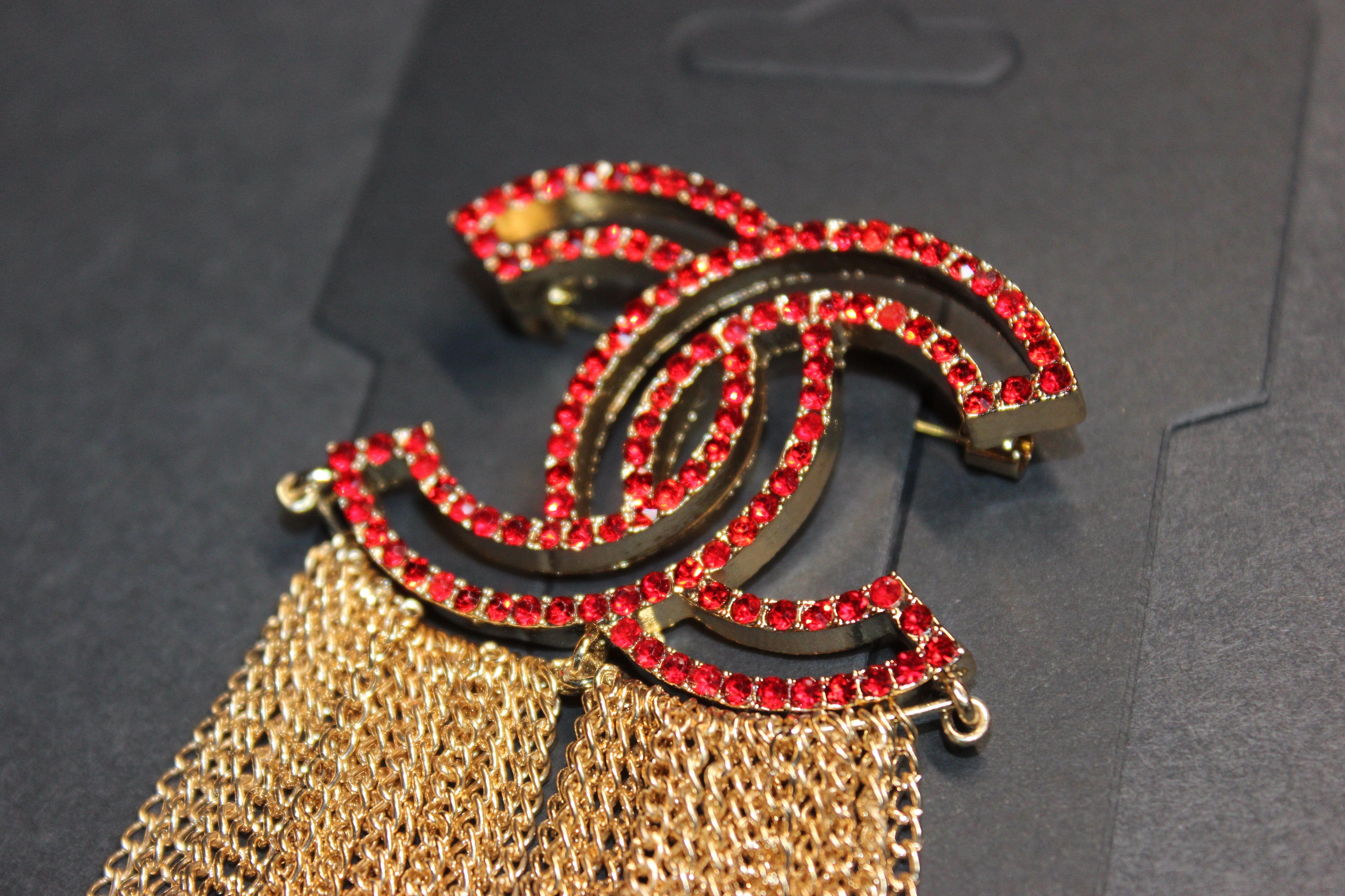 Red & Gold Chain Brooch Pin
