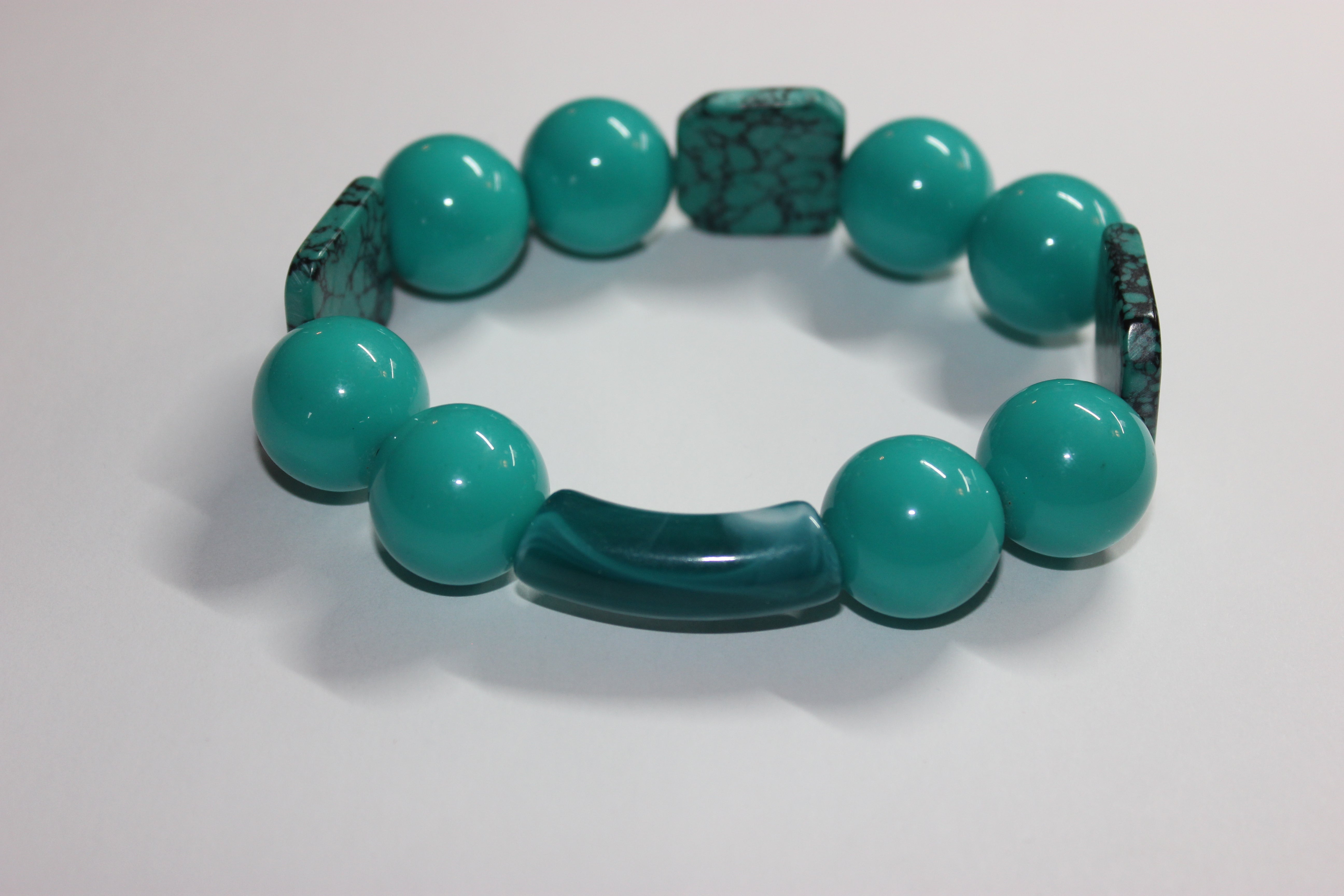 💪🏽Shades Of Turquoise Large Beaded Bracelet