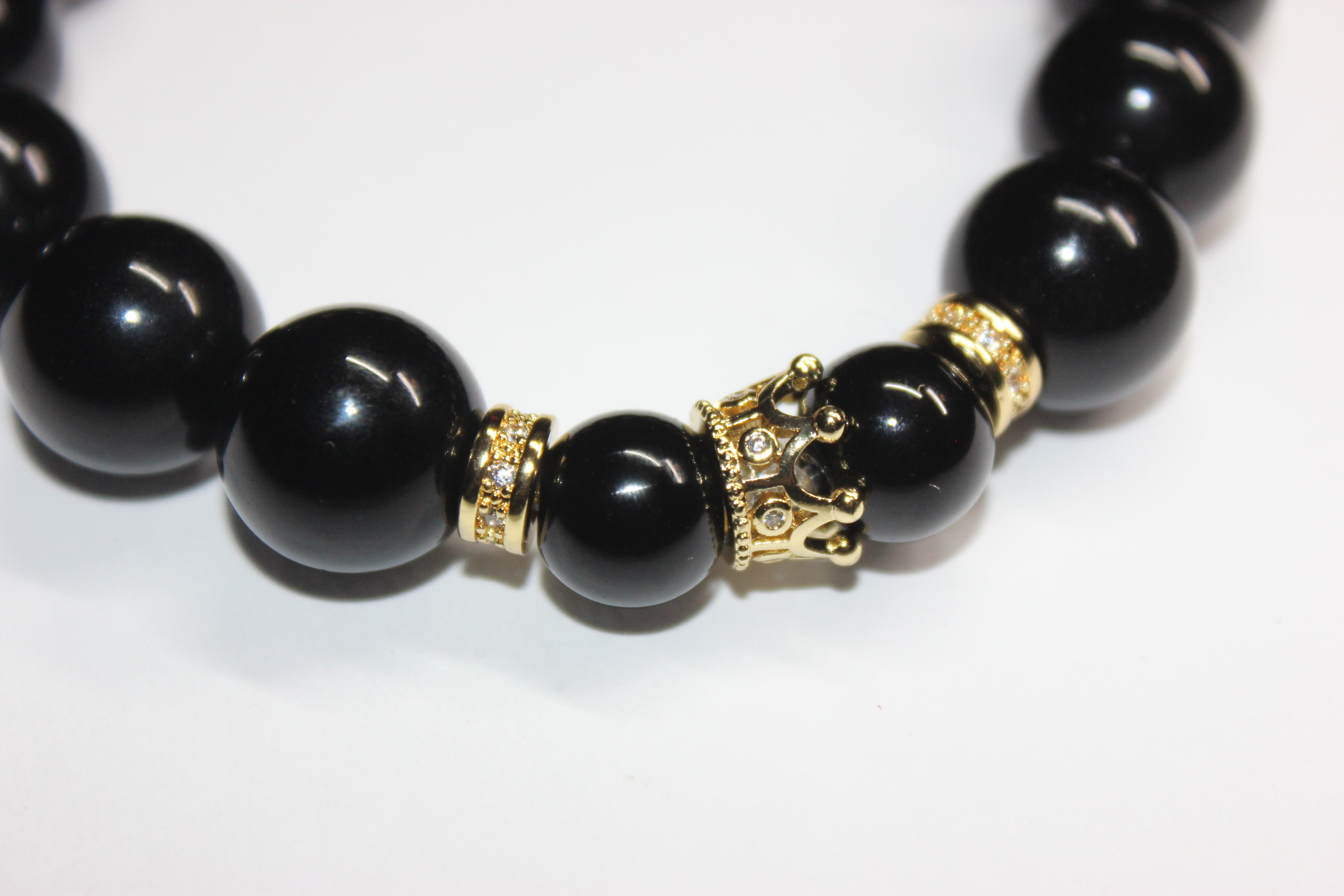 💪🏽 MENSWEAR 💪🏽  Black & Gold Crown Charm Bracelet