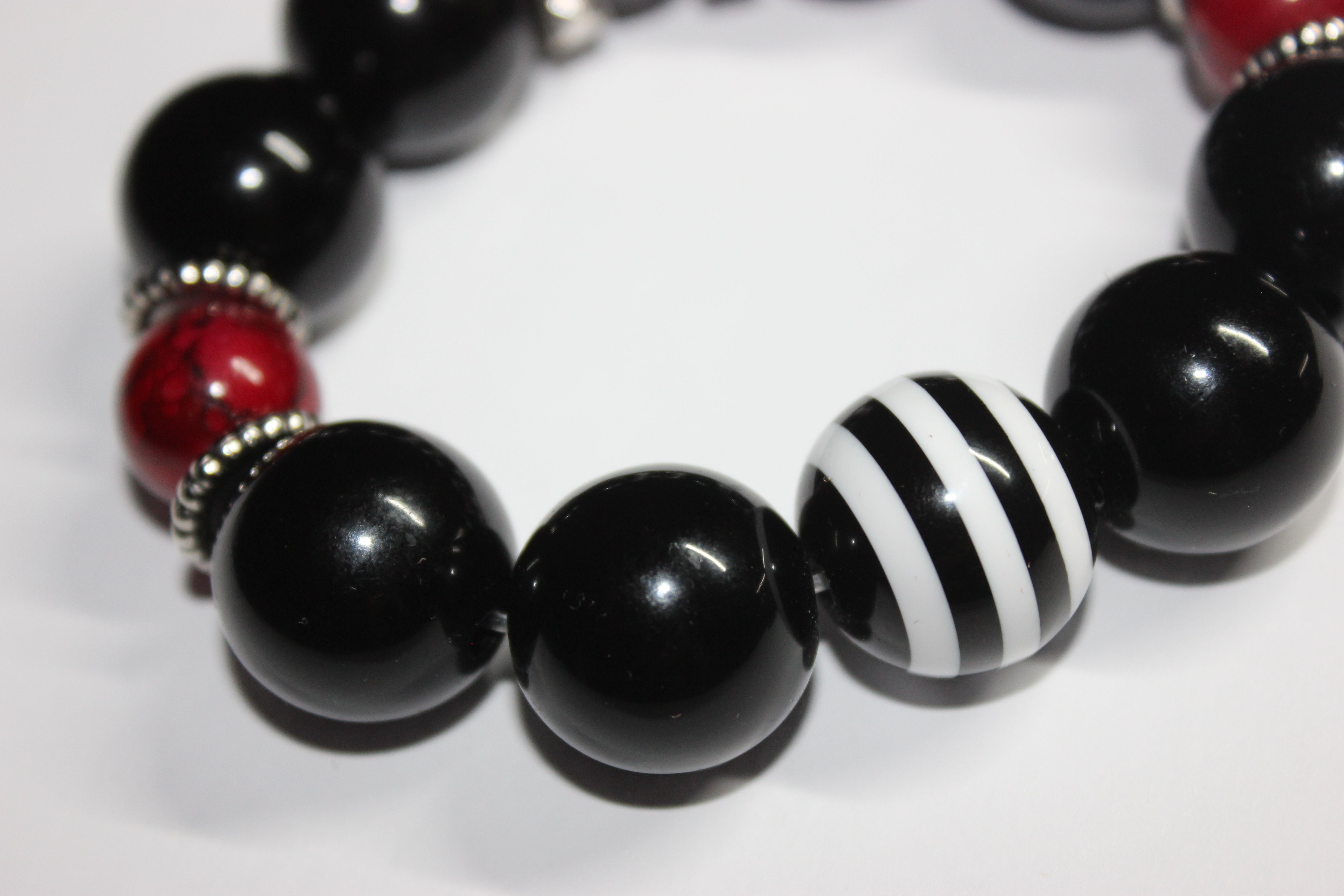 Black Red & White Large Beaded Bracelet