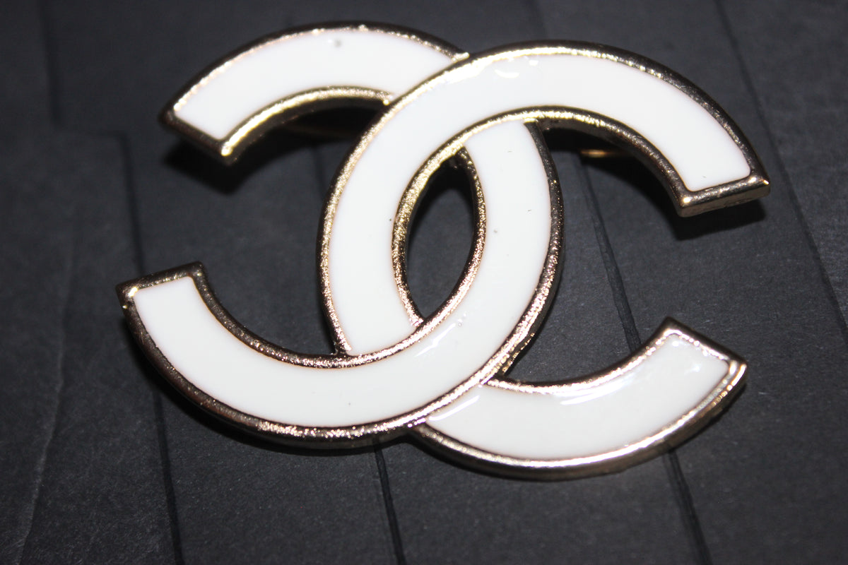 White & Gold Brooch Pin